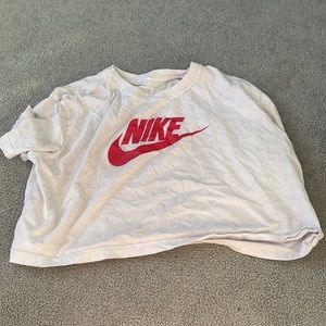 Cropped Nike t shirt